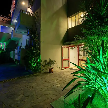 Aparthotel Labyrinth 2*